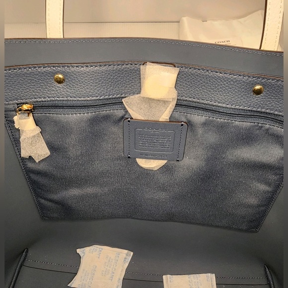 COACH LARGE Super Light Genuine Pebbled Leather TOWN TOTE Handbag - Picture 11 of 15